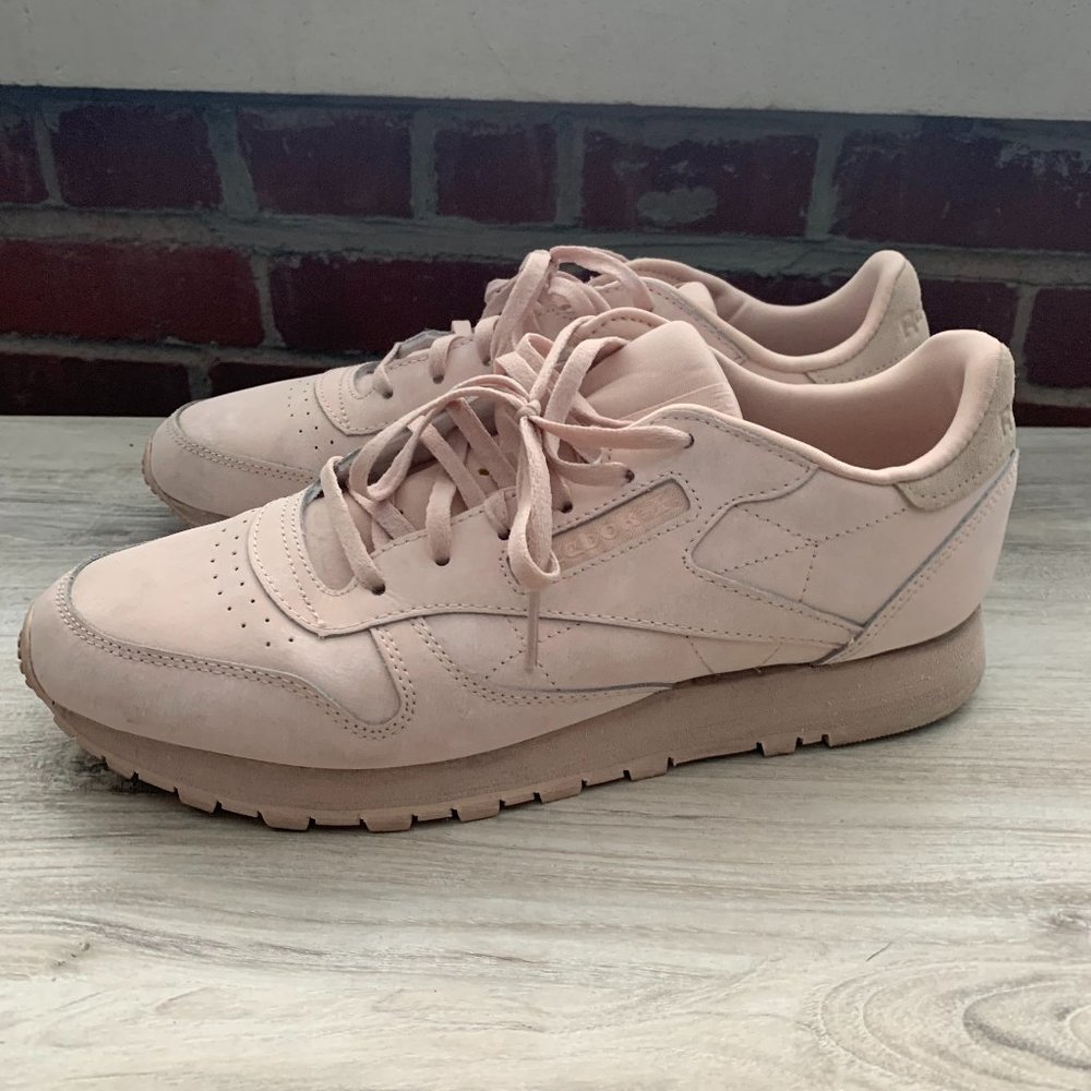 Used-Women's Reebok Class Light Pink-Size 10